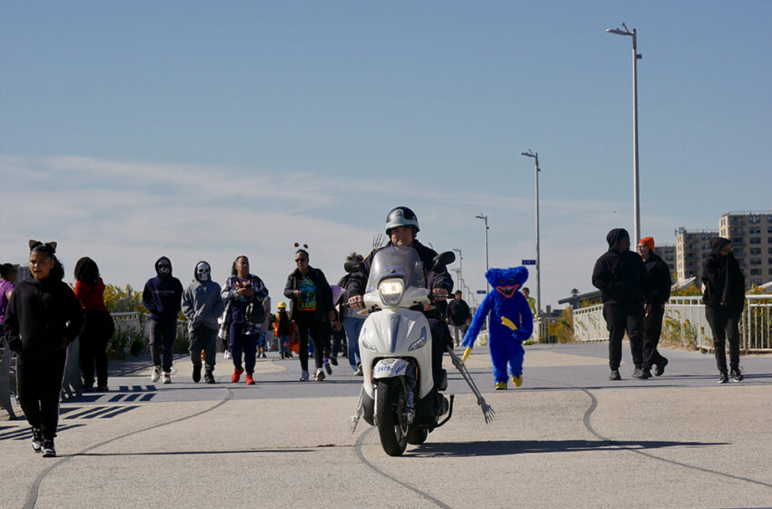  100th Precinct Hosts a Trunk-or-Treat