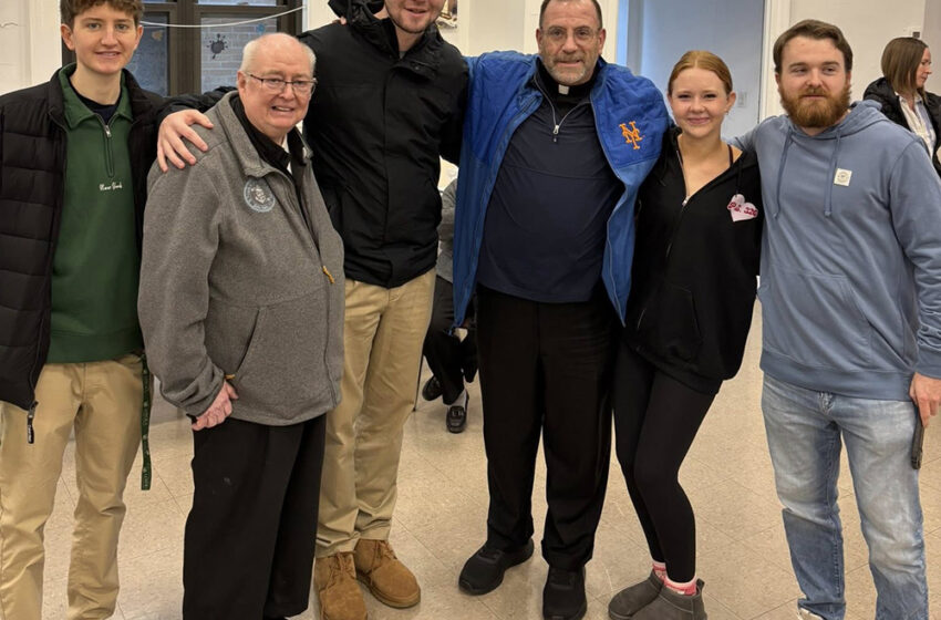  SFDS Brings College Students Together for a Holiday Darty